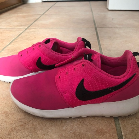 Nike Roshe Run in “pink foil” - Picture 4 of 5